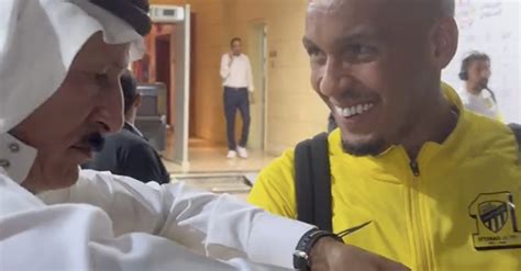 tifoso arabo regala rolex|Arabia Saudita, Fabinho riceve un Rolex in regalo da un tifoso (e .